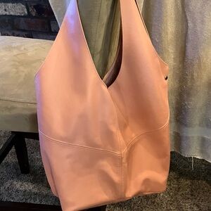 Direct from Italy: Peach hobo & bonus wristlet.MmmmmSmell that Italian Leather